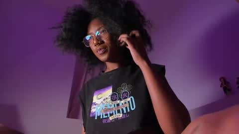 Snapshot of saturno_vibes chatting on 10.08.25 saturno_vibes online show from 10.08.25