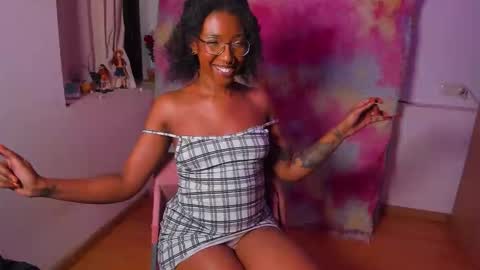 Snapshot of saturno_vibes chatting on 11.11.25 saturno_vibes online show from 11.11.25