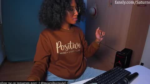 Snapshot of saturno_vibes chatting on 11.21.25 saturno_vibes online show from 11.21.25