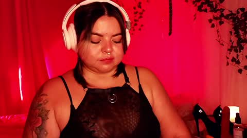 Snapshot of satyn_doll chatting on 12.20.24 Gina George online show from 12.20.24