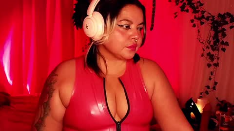 Snapshot of satyn_doll chatting on 12.22.24 Gina George online show from 12.22.24