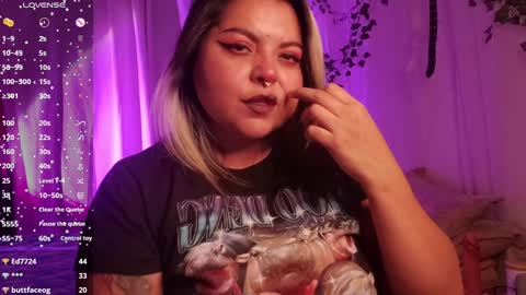 Snapshot of satyn_doll chatting on 01.05.25 Gina George online show from 01.05.25