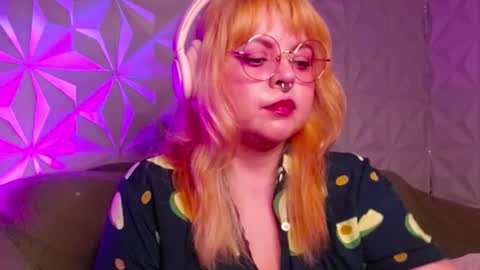 Snapshot of satyn_doll chatting on 09.21.25 Gina George online show from 09.21.25