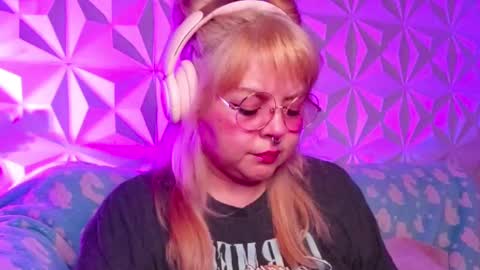 Snapshot of satyn_doll chatting on 09.27.25 Gina George online show from 09.27.25