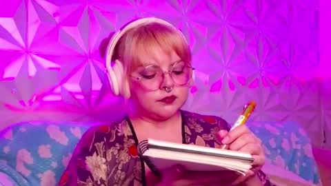 Snapshot of satyn_doll chatting on 09.29.25 Gina George online show from 09.29.25