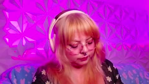 Snapshot of satyn_doll chatting on 09.30.25 Gina George online show from 09.30.25