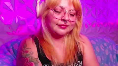 Snapshot of satyn_doll chatting on 09.30.25 Gina George online show from 09.30.25