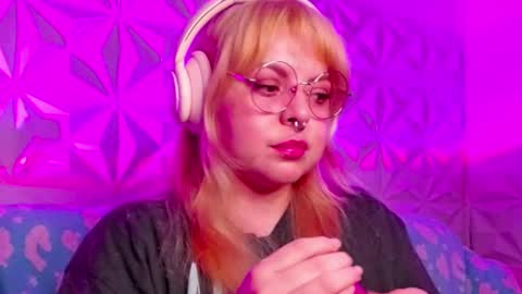 Snapshot of satyn_doll chatting on 10.02.25 Gina George online show from 10.02.25