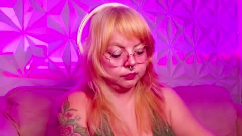 Snapshot of satyn_doll chatting on 10.02.25 Gina George online show from 10.02.25