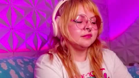 Snapshot of satyn_doll chatting on 10.08.25 Gina George online show from 10.08.25