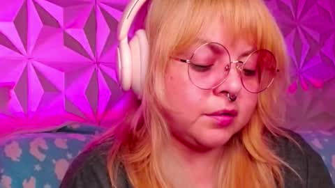 Snapshot of satyn_doll chatting on 10.14.25 Gina George online show from 10.14.25