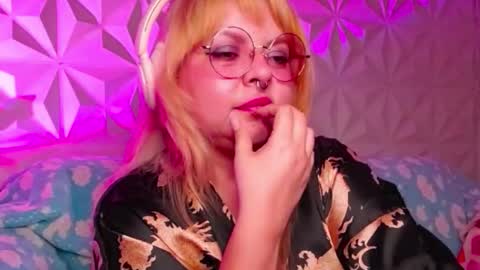 Snapshot of satyn_doll chatting on 10.16.25 Gina George online show from 10.16.25