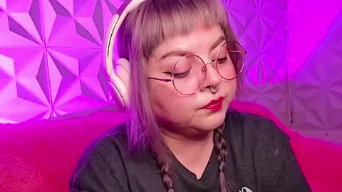 Snapshot of satyn_doll chatting on 11.02.25 Gina George online show from 11.02.25