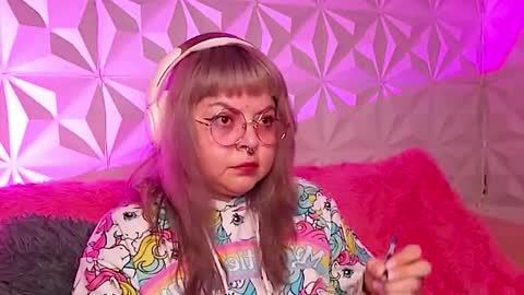 Snapshot of satyn_doll chatting on 11.23.25 Gina George online show from 11.23.25