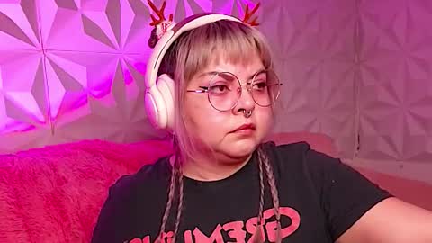 Snapshot of satyn_doll chatting on 12.03.25 Gina George online show from 12.03.25