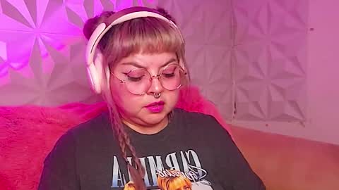 Snapshot of satyn_doll chatting on 12.04.25 Gina George online show from 12.04.25