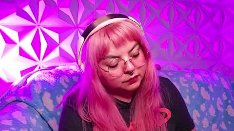 Gina George online show from 04.10.26