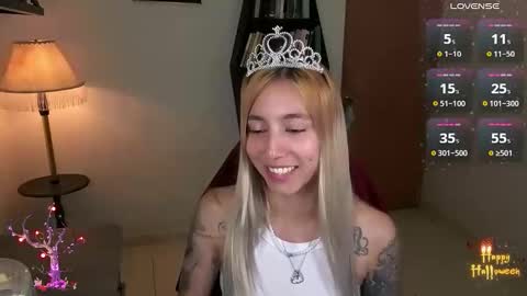 Snapshot of saucy_jenn1 chatting on 10.31.25 I AM JENN online show from 10.31.25