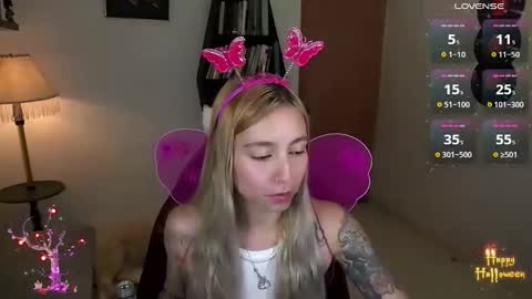 Snapshot of saucy_jenn1 chatting on 11.01.25 I AM JENN online show from 11.01.25