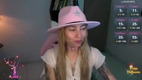 Snapshot of saucy_jenn1 chatting on 11.02.25 I AM JENN online show from 11.02.25