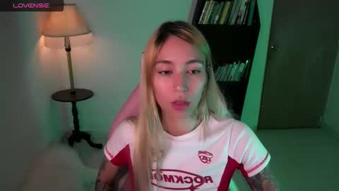 Snapshot of saucy_jenn1 chatting on 12.18.25 I AM JENN online show from 12.18.25