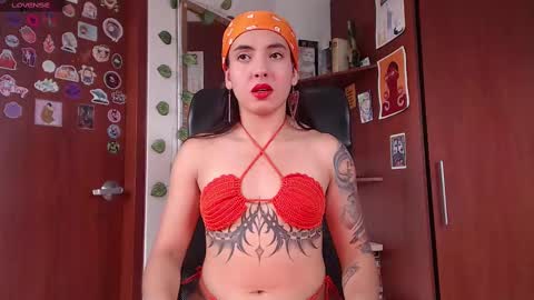 Snapshot of saucy_zaren chatting on 02.12.25 Zaren online show from 02.12.25