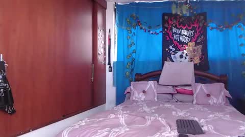 Snapshot of saucy_zaren chatting on 03.07.25 Zaren online show from 03.07.25