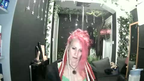 Snapshot of saucysky chatting on 06.09.26 SaucySky online show from 06.09.26