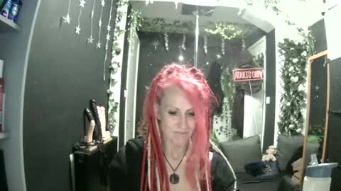Snapshot of saucysky chatting on 06.11.26 SaucySky online show from 06.11.26