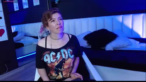 Snapshot of sauvage_lilith chatting on 11.21.25 lilith online show from 11.21.25