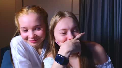 Snapshot of sav_anna chatting on 01.07.25 LUNA and ANNA online show from 01.07.25