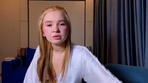 Snapshot of sav_anna chatting on 02.13.25 LUNA and ANNA online show from 02.13.25