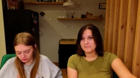 Snapshot of sav_anna chatting on 10.15.25 LUNA and ANNA online show from 10.15.25