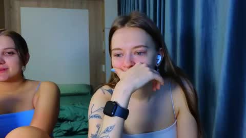 Snapshot of sav_anna chatting on 12.14.25 LUNA and ANNA online show from 12.14.25