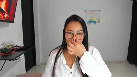 Snapshot of sava_lee chatting on 02.14.25 Sava lee online show from 02.14.25