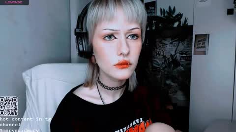 pronoun she. name Mary. age 21. online show from 09.27.25