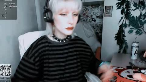 pronoun she. name Mary. age 21. online show from 10.26.25