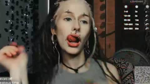 pronoun she. name Mary. age 21. online show from 07.17.26