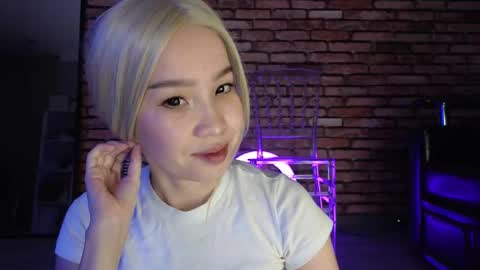 Snapshot of saya_lin chatting on 10.30.25 Saya online show from 10.30.25