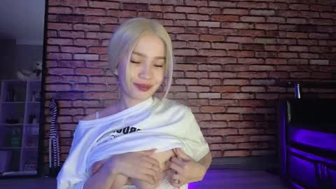 Snapshot of saya_lin chatting on 11.20.25 Saya online show from 11.20.25