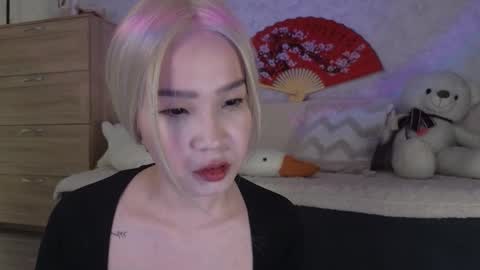 Snapshot of saya_lin chatting on 12.17.25 Saya online show from 12.17.25