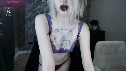 Snapshot of saykoblade chatting on 11.07.25 Anges online show from 11.07.25