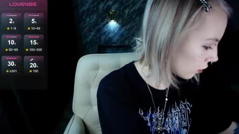 Snapshot of saykoblade chatting on 11.17.25 Anges online show from 11.17.25