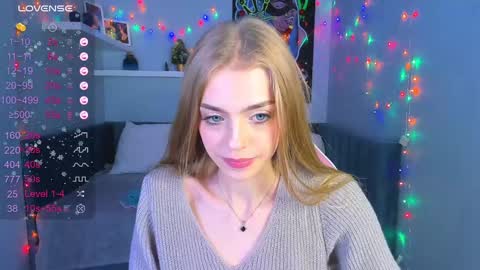 Kira  GMT 7 Mon Thu-Sun  0800am-0200pm  online show from 12.24.24