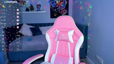 Kira  GMT 7 Mon Thu-Sun  0800am-0200pm  online show from 01.07.25