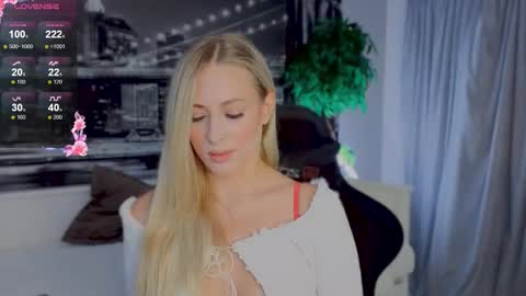 Snapshot of sayselena chatting on 10.09.25 Hello guys our name is Emily Nicole Alice. We are very funny and love to spend time well online show from 10.09.25
