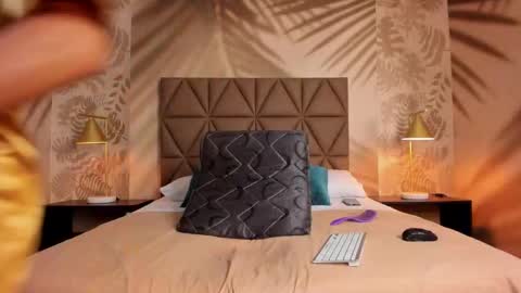 Scarleet online show from 11.17.25