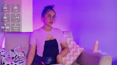 Snapshot of scarleett_ebony chatting on 11.10.25 scarleett_ebony online show from 11.10.25