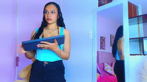 Snapshot of scarleett_ebony chatting on 11.25.25 scarleett_ebony online show from 11.25.25