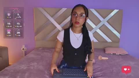 Snapshot of scarleett_ebony chatting on 12.03.25 scarleett_ebony online show from 12.03.25